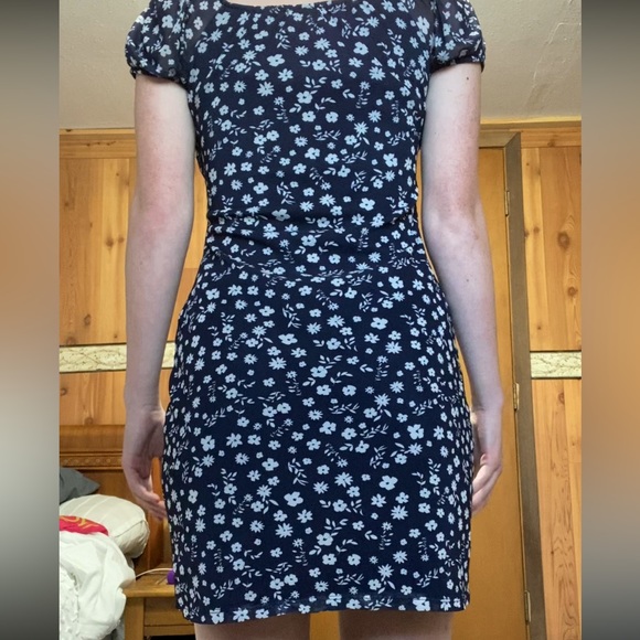Barely worn floral dress. Cute and breathable. - Picture 2 of 4